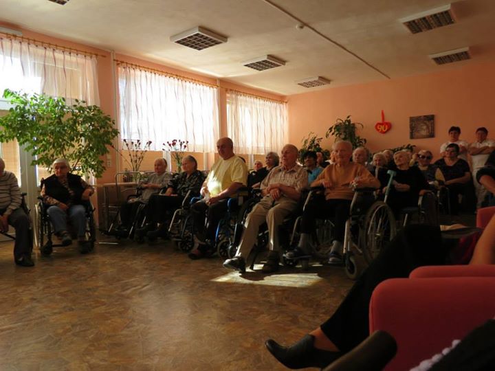 Mesiac úcty starším 008