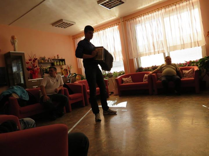 Mesiac úcty starším 010
